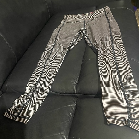Lululemon size 4  Striped Black and White crops - Picture 6 of 7